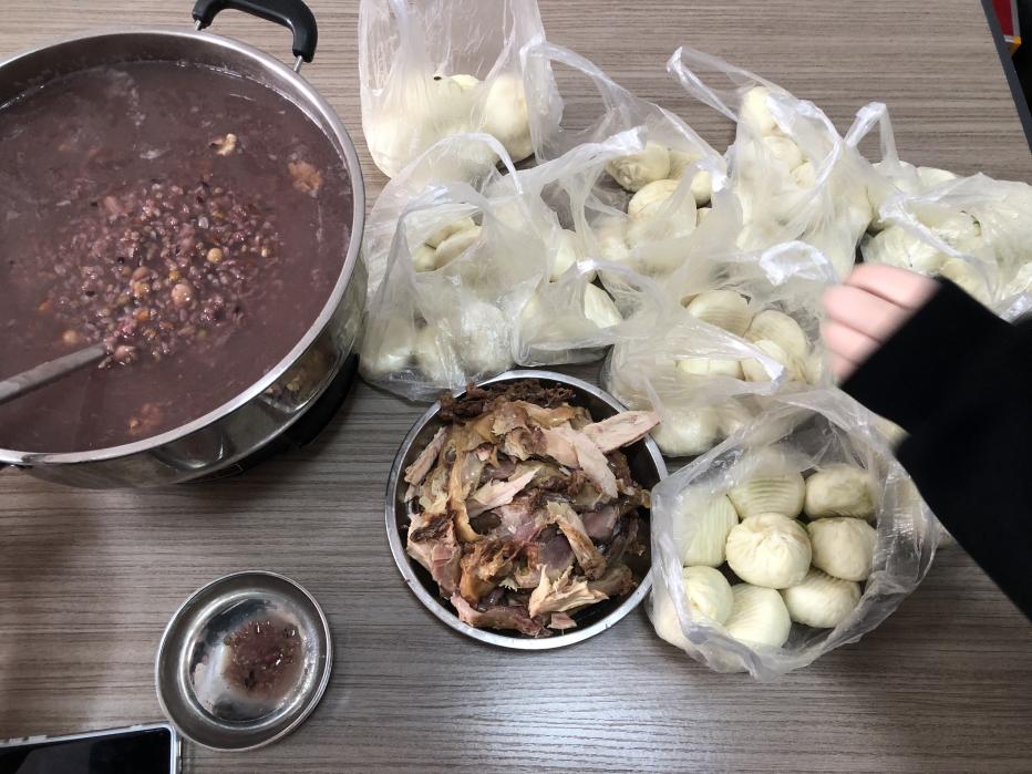 Zemeijia ဝန်ထမ်းများသည် လဘာပွဲတော်ကို ဂုဏ်ပြုကြသည်။